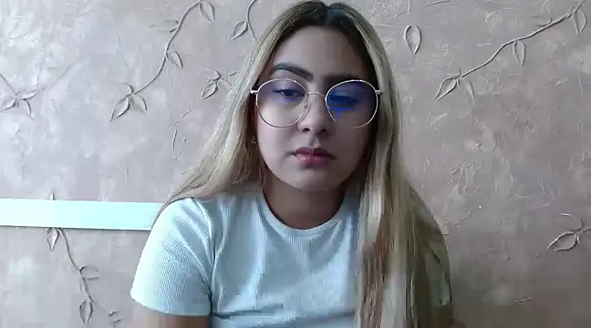 Miabonnett  online show from 02.21.25