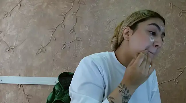 Miabonnett  online show from 03.18.25