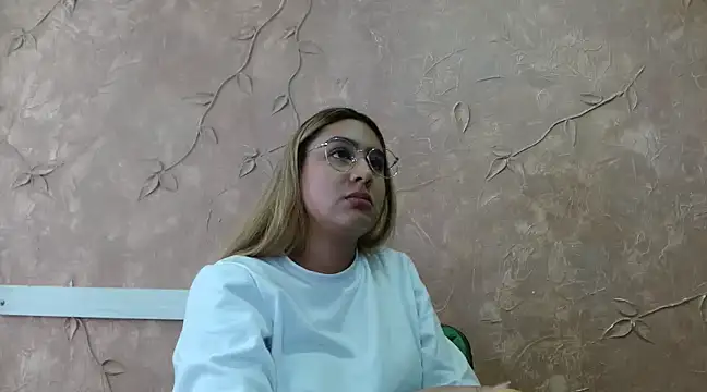 Miabonnett  online show from 03.18.25