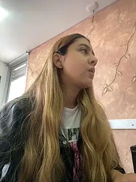 Miabonnett  online show from 10.10.25