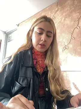 Miabonnett  online show from 11.07.25