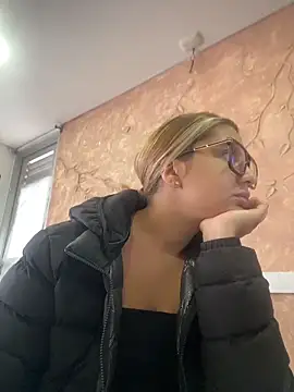 Miabonnett  online show from 11.19.25