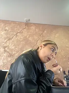 Miabonnett  online show from 11.21.25