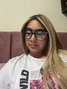 Snapshot of Miabonnett_ chatting on 05.15.26 Miabonnett online show from 05.15.26
