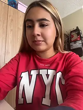 Snapshot of Miabonnett_ chatting on 05.21.26 Miabonnett online show from 05.21.26