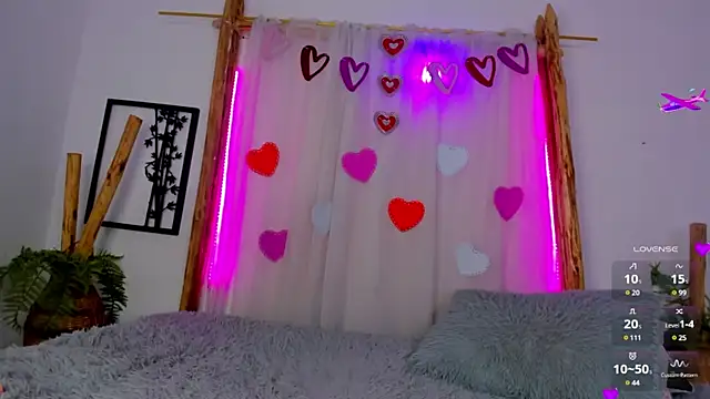 Snapshot of _RedMoon chatting on 02.14.25 RedMoon online show from 02.14.25