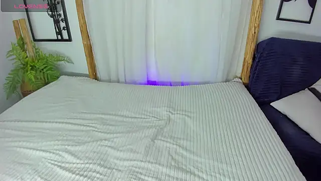 Snapshot of _RedMoon chatting on 09.30.25 RedMoon online show from 09.30.25