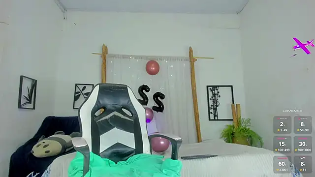 Snapshot of _RedMoon chatting on 10.16.25 RedMoon online show from 10.16.25