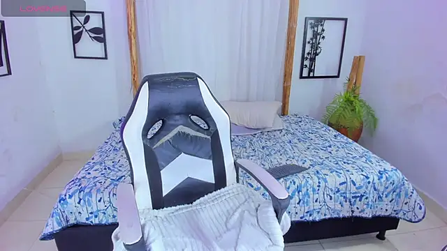 Snapshot of _RedMoon chatting on 11.13.25 RedMoon online show from 11.13.25