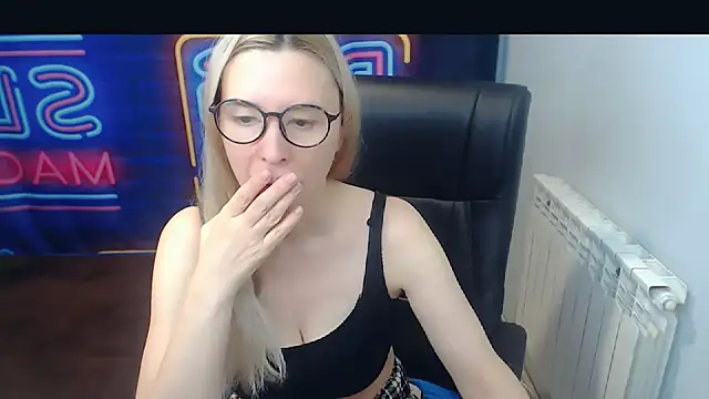 Snapshot of kerakiss877 chatting on 01.06.25 kerakiss877 online show from 01.06.25