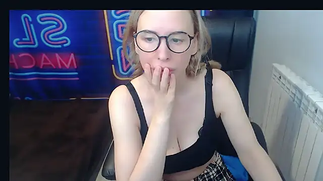 Snapshot of kerakiss877 chatting on 01.08.25 kerakiss877 online show from 01.08.25