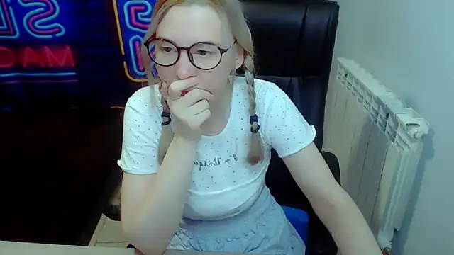 Snapshot of kerakiss877 chatting on 03.22.25 kerakiss877 online show from 03.22.25