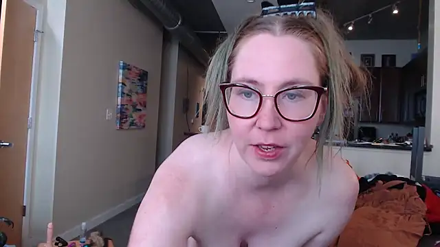 Snapshot of littlelustlamb chatting on 09.29.25 littlelustlamb online show from 09.29.25