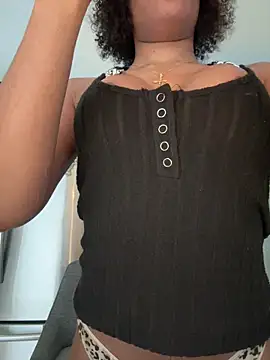 Snapshot of Black_Dolll chatting on 03.05.25 Black Dolll online show from 03.05.25