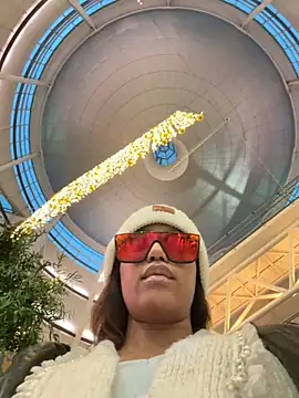 Snapshot of Black_Dolll chatting on 11.06.25 Black Dolll online show from 11.06.25