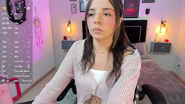 Charlotte  Benett online show from 02.12.26