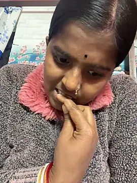 Snapshot of Beauty-queen chatting on 01.11.25 Beauty-queen online show from 01.11.25