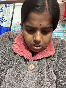 Snapshot of Beauty-queen chatting on 01.12.25 Beauty-queen online show from 01.12.25