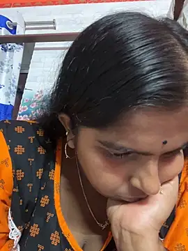 Snapshot of Beauty-queen chatting on 01.31.25 Beauty-queen online show from 01.31.25