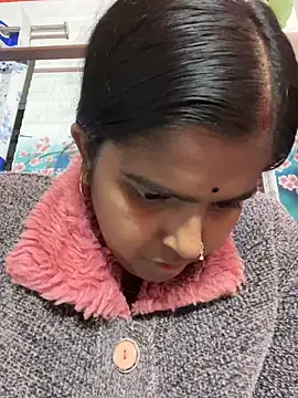 Snapshot of Beauty-queen chatting on 02.14.25 Beauty-queen online show from 02.14.25