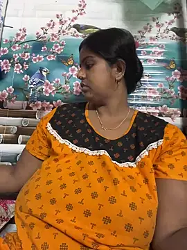 Snapshot of Beauty-queen chatting on 03.18.25 Beauty-queen online show from 03.18.25