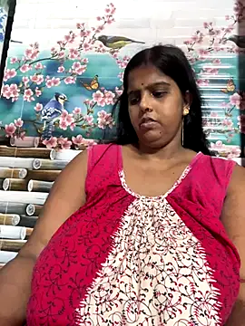 Snapshot of Beauty-queen chatting on 09.18.25 Beauty-queen online show from 09.18.25