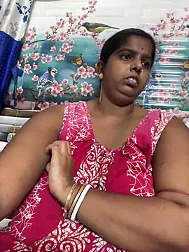 Snapshot of Beauty-queen chatting on 09.22.25 Beauty-queen online show from 09.22.25