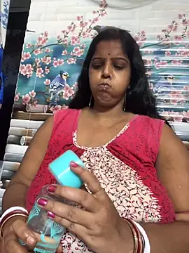 Snapshot of Beauty-queen chatting on 09.25.25 Beauty-queen online show from 09.25.25