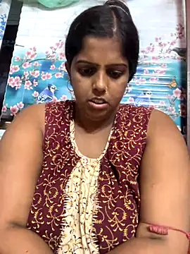 Snapshot of Beauty-queen chatting on 10.08.25 Beauty-queen online show from 10.08.25