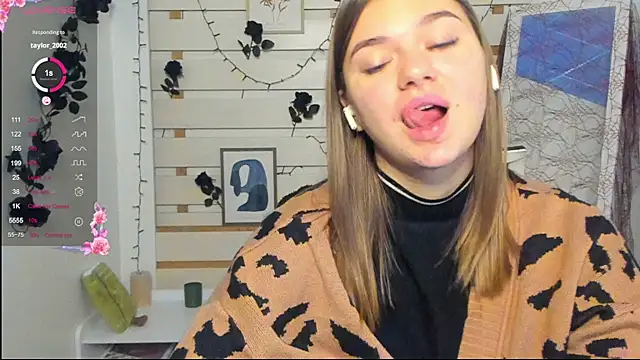 Josephine Kiss online show from 10.31.25