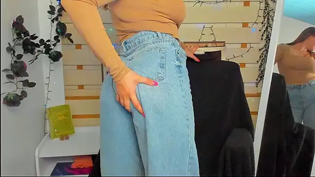 Snapshot of Josephine_Kiss chatting on 04.27.26 Josephine Kiss online show from 04.27.26