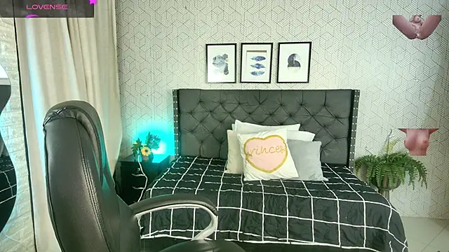 Snapshot of sussy__stone chatting on 12.30.24 sussy stone online show from 12.30.24