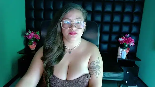 SaraThomso online show from 12.05.24