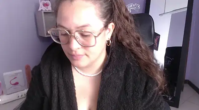 SaraThomso online show from 12.30.24