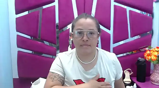 SaraThomso online show from 02.06.25