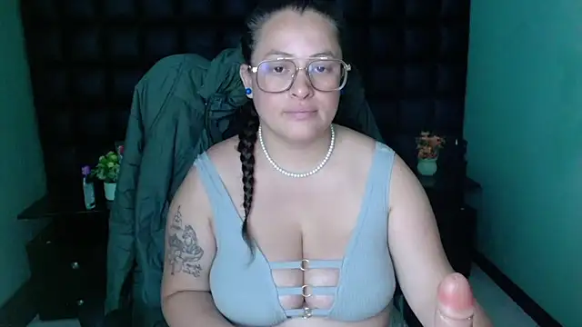 SaraThomso online show from 02.21.25