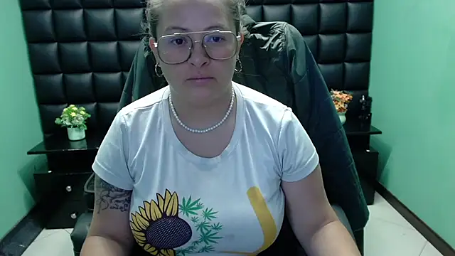 SaraThomso online show from 02.22.25