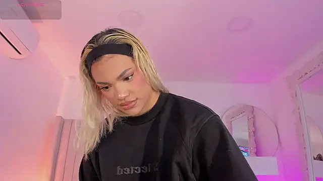 Shelynna azzul online show from 04.08.26