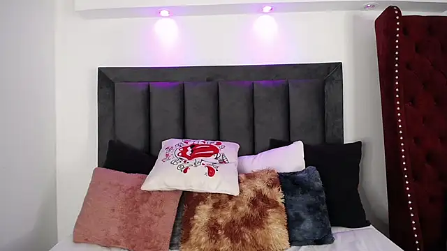 Tifanny Sweett online show from 02.01.25