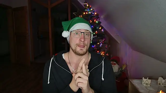 Snapshot of Relsxboy chatting on 12.20.24 Relsxboy online show from 12.20.24