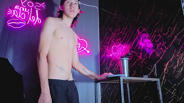 Snapshot of kevinbigcokc18 chatting on 11.23.25 kevinbigcokc18 online show from 11.23.25