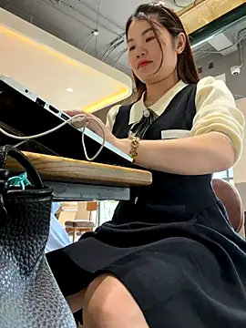 Snapshot of Emily_9xx chatting on 11.30.25 Emily 9xx online show from 11.30.25