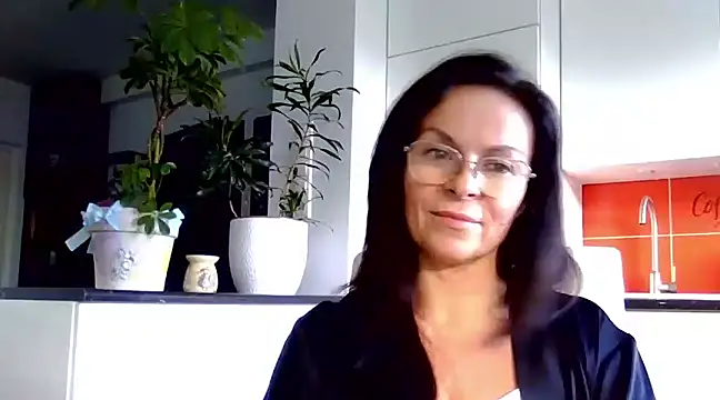 HelenLuxx online show from 12.11.24