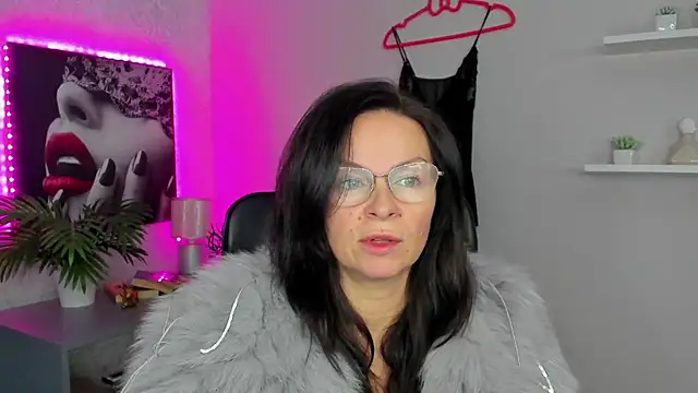 HelenLuxx online show from 02.02.25