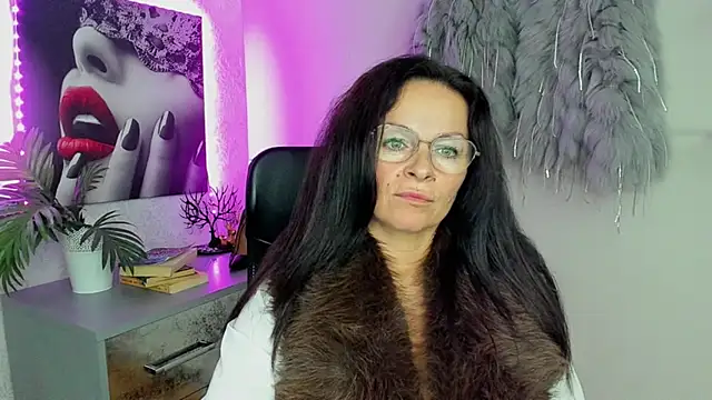 HelenLuxx online show from 10.06.25