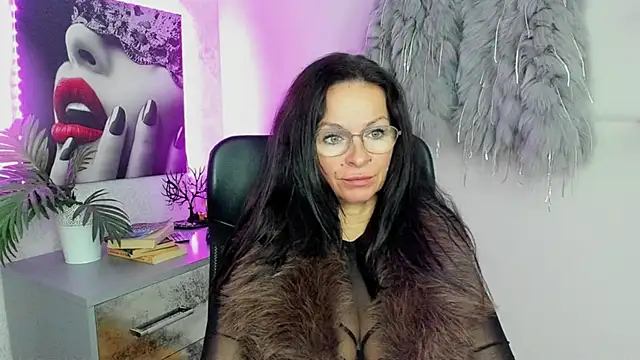 HelenLuxx online show from 10.07.25