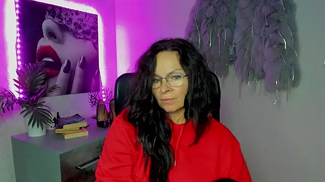 HelenLuxx online show from 10.16.25