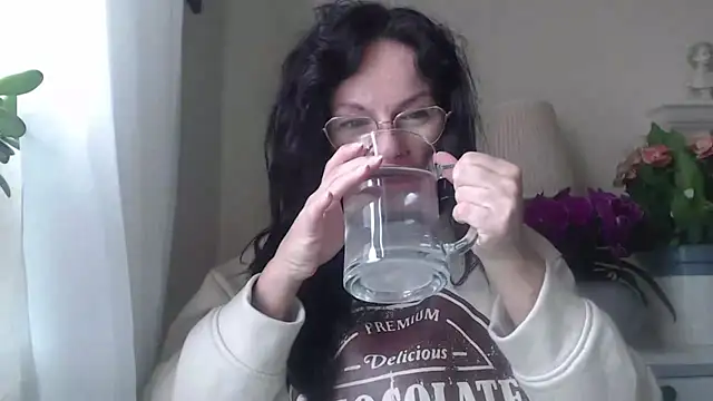 HelenLuxx online show from 10.30.25