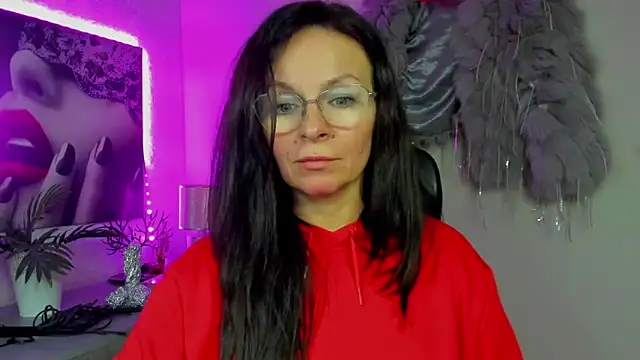 HelenLuxx online show from 12.18.25