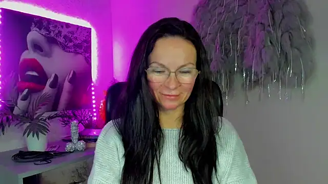 HelenLuxx online show from 01.19.26